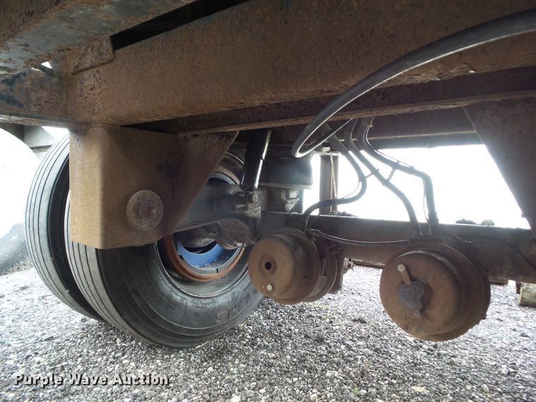 image for item DF0804 1999 Fontaine flatbed trailer