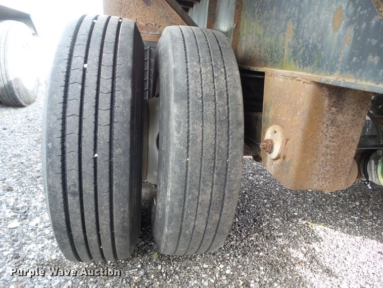 image for item DF0804 1999 Fontaine flatbed trailer