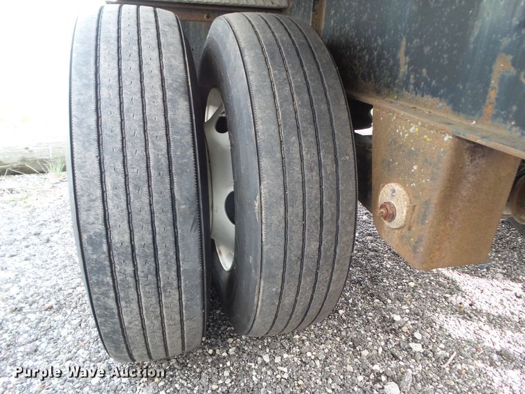 image for item DF0804 1999 Fontaine flatbed trailer