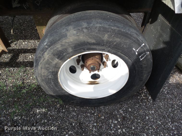 image for item DF0804 1999 Fontaine flatbed trailer