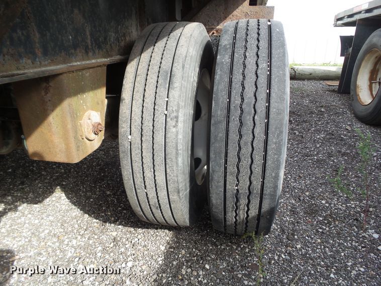 image for item DF0804 1999 Fontaine flatbed trailer