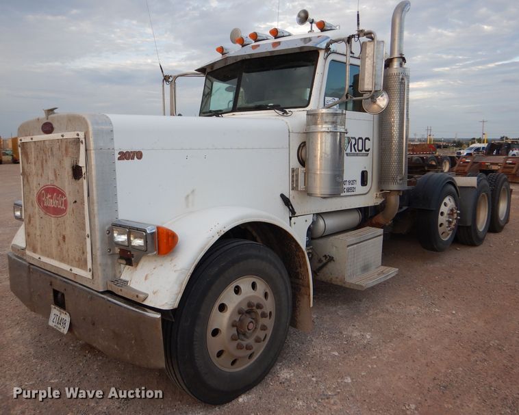 image for item DG0221 2006 Peterbilt 379 semi truck