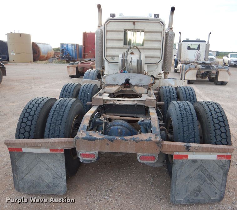 image for item DG0221 2006 Peterbilt 379 semi truck