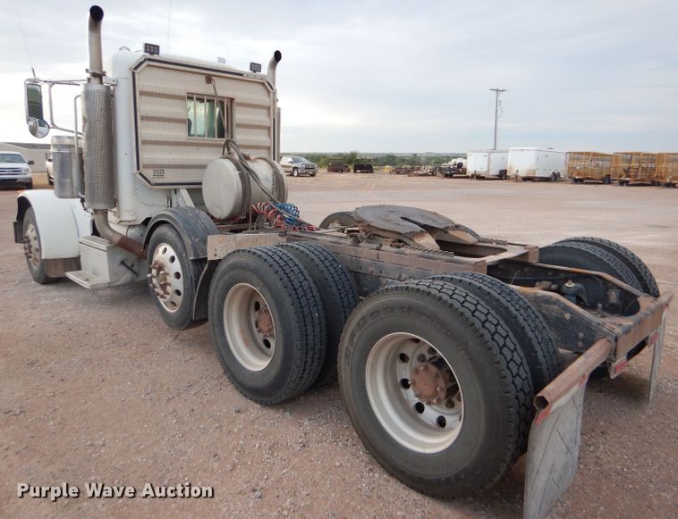 image for item DG0221 2006 Peterbilt 379 semi truck