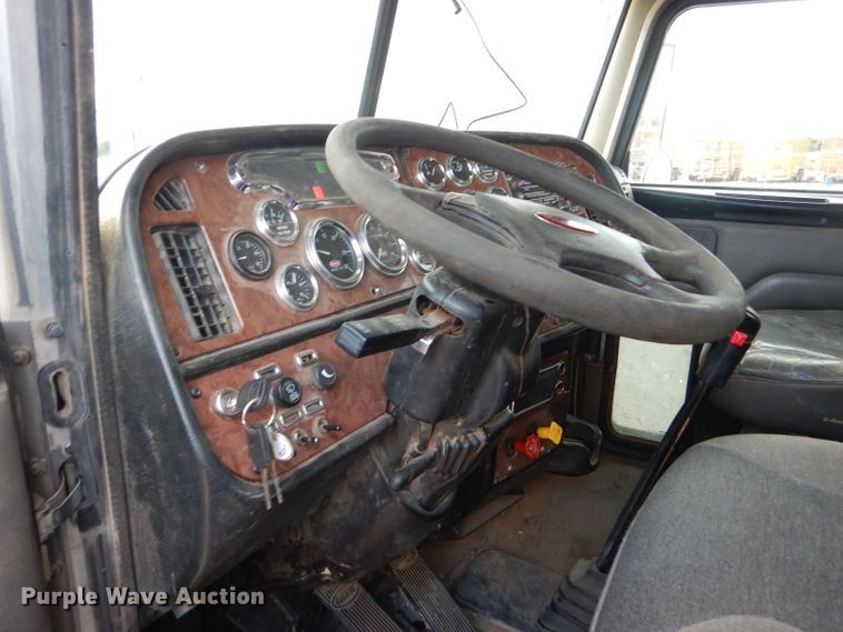 image for item DG0221 2006 Peterbilt 379 semi truck