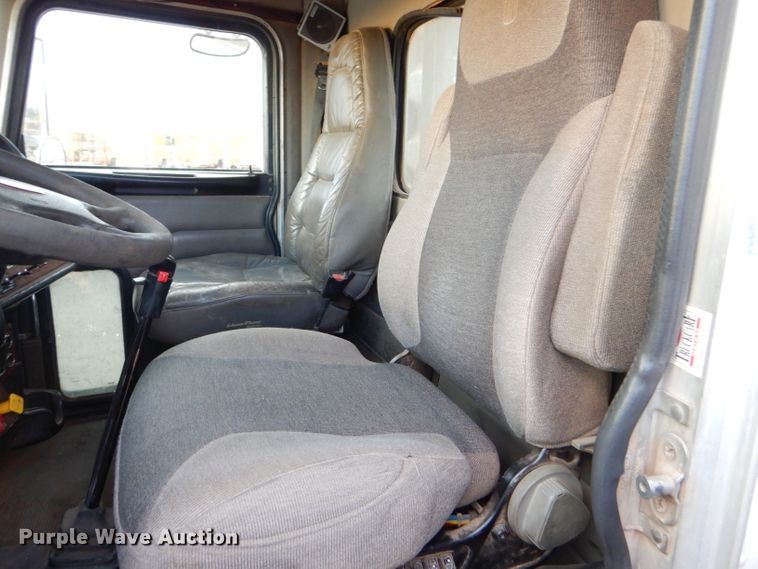 image for item DG0221 2006 Peterbilt 379 semi truck