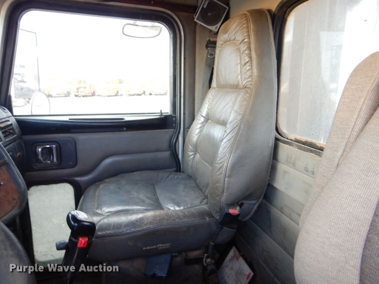 image for item DG0221 2006 Peterbilt 379 semi truck