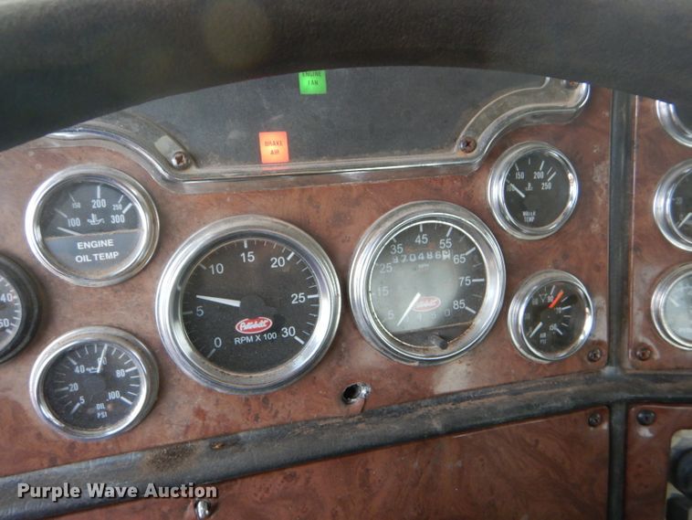 image for item DG0221 2006 Peterbilt 379 semi truck