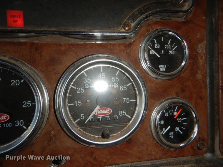 image for item DG0221 2006 Peterbilt 379 semi truck