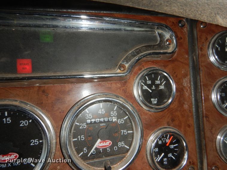 image for item DG0221 2006 Peterbilt 379 semi truck