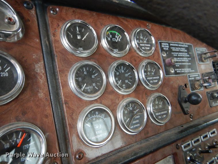 image for item DG0221 2006 Peterbilt 379 semi truck