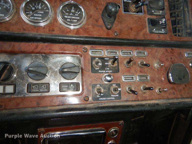 image for item DG0221 2006 Peterbilt 379 semi truck