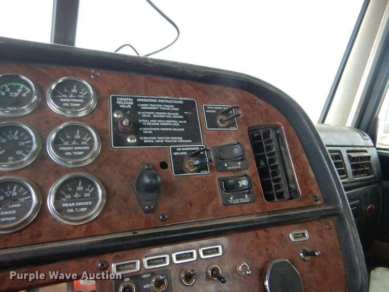 image for item DG0221 2006 Peterbilt 379 semi truck