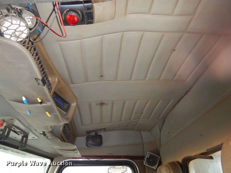 image for item DG0221 2006 Peterbilt 379 semi truck