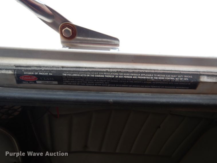 image for item DG0221 2006 Peterbilt 379 semi truck