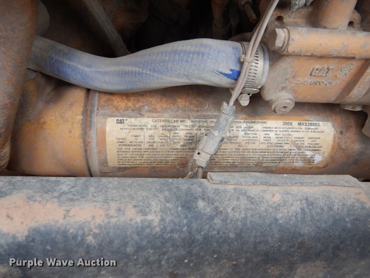 image for item DG0221 2006 Peterbilt 379 semi truck