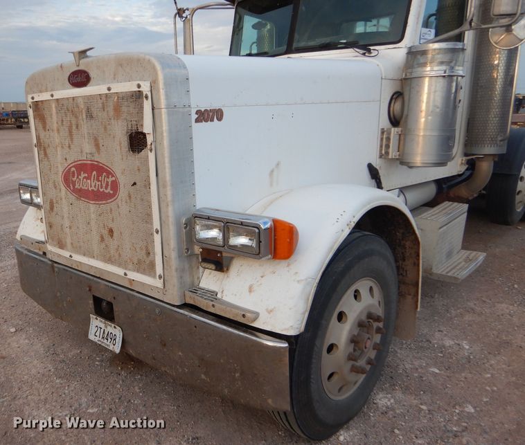 image for item DG0221 2006 Peterbilt 379 semi truck
