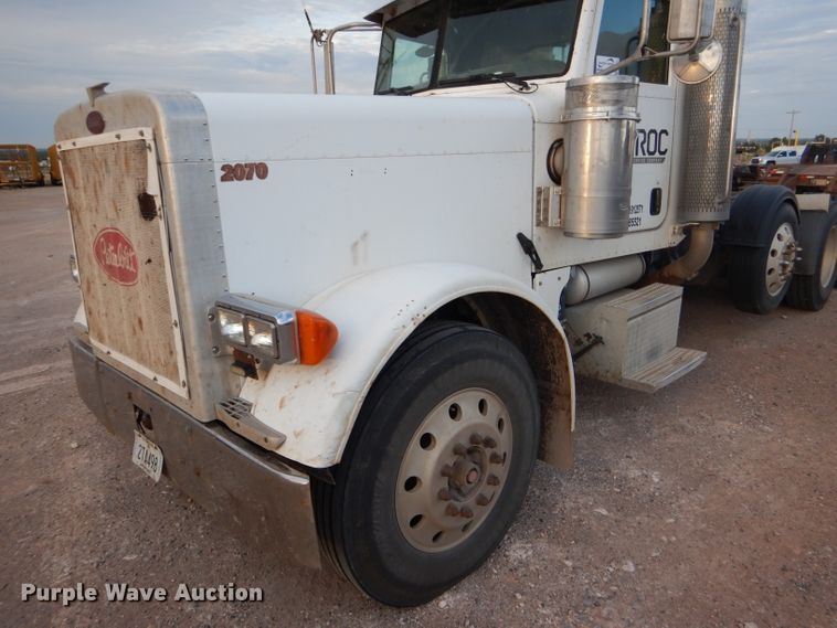 image for item DG0221 2006 Peterbilt 379 semi truck