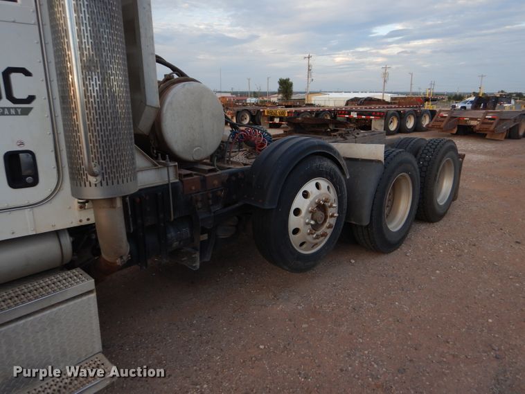 image for item DG0221 2006 Peterbilt 379 semi truck