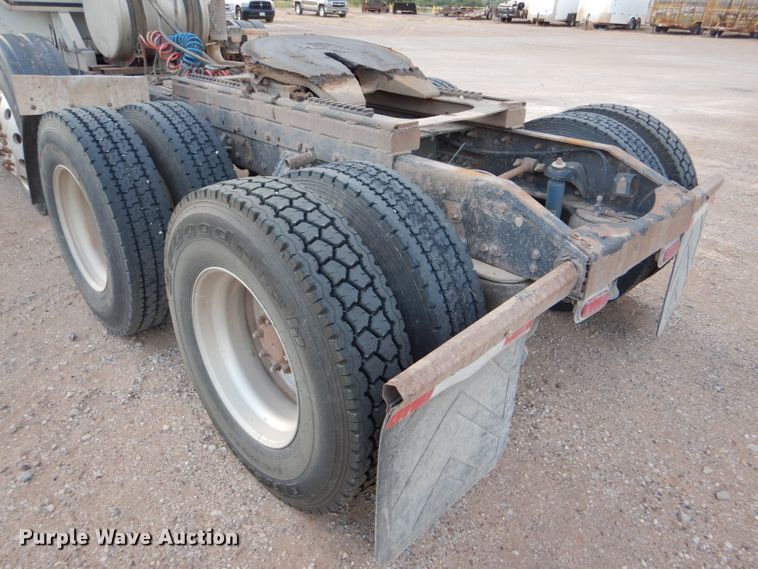 image for item DG0221 2006 Peterbilt 379 semi truck