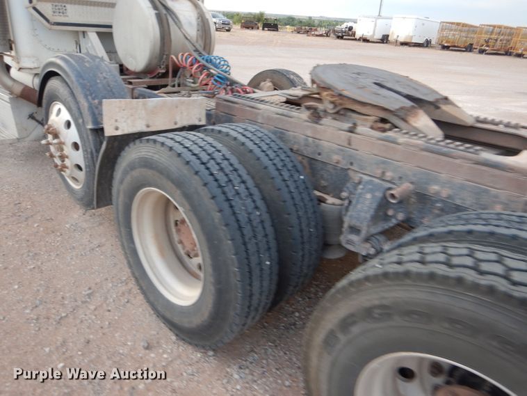 image for item DG0221 2006 Peterbilt 379 semi truck