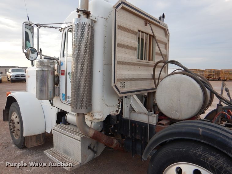 image for item DG0221 2006 Peterbilt 379 semi truck