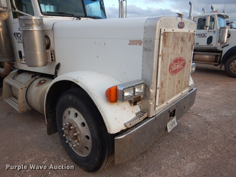 image for item DG0221 2006 Peterbilt 379 semi truck
