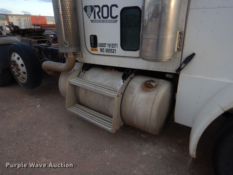 image for item DG0221 2006 Peterbilt 379 semi truck