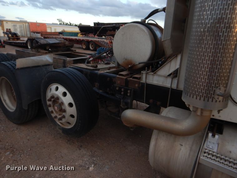 image for item DG0221 2006 Peterbilt 379 semi truck