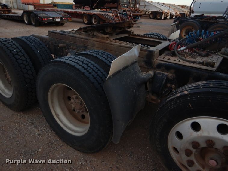 image for item DG0221 2006 Peterbilt 379 semi truck