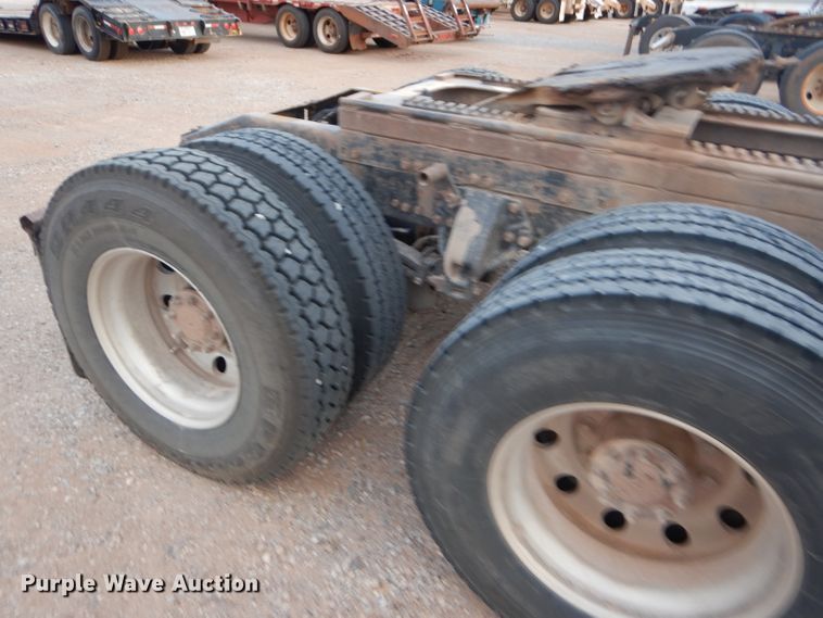 image for item DG0221 2006 Peterbilt 379 semi truck