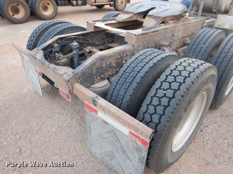 image for item DG0221 2006 Peterbilt 379 semi truck