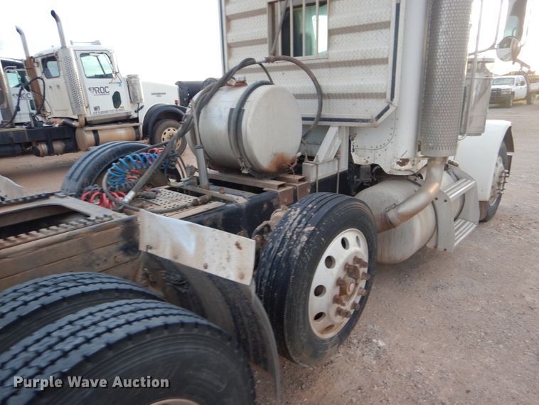 image for item DG0221 2006 Peterbilt 379 semi truck