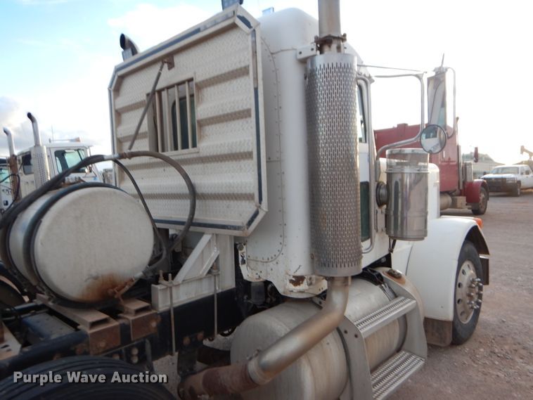 image for item DG0221 2006 Peterbilt 379 semi truck
