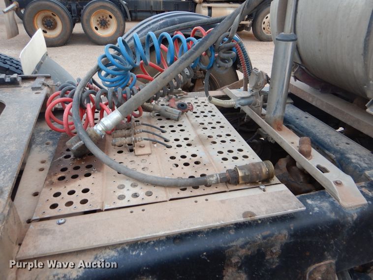 image for item DG0221 2006 Peterbilt 379 semi truck