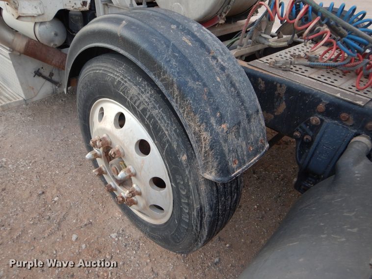 image for item DG0221 2006 Peterbilt 379 semi truck