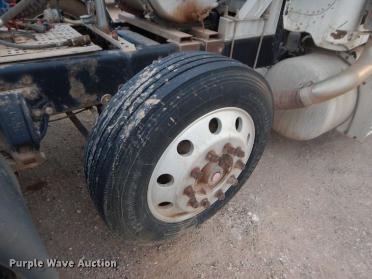 image for item DG0221 2006 Peterbilt 379 semi truck