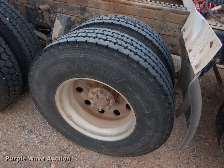 image for item DG0221 2006 Peterbilt 379 semi truck