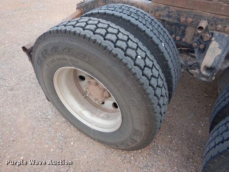 image for item DG0221 2006 Peterbilt 379 semi truck