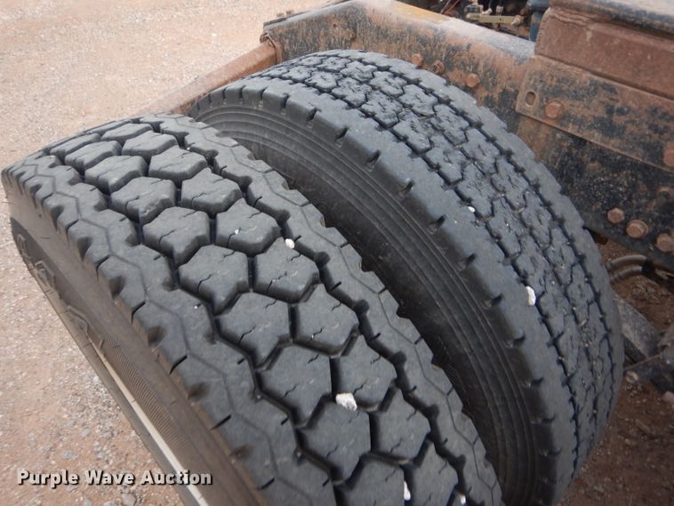 image for item DG0221 2006 Peterbilt 379 semi truck