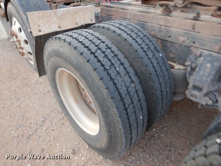 image for item DG0221 2006 Peterbilt 379 semi truck