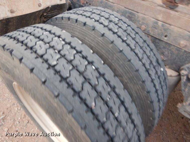 image for item DG0221 2006 Peterbilt 379 semi truck