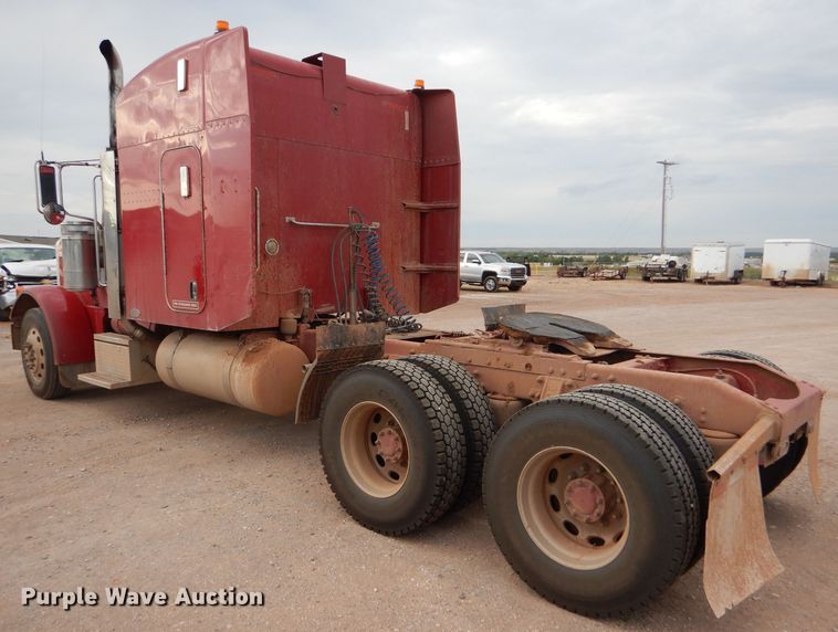 image for item DG0222 2006 Peterbilt 379 semi truck