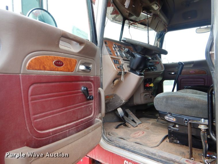 image for item DG0222 2006 Peterbilt 379 semi truck