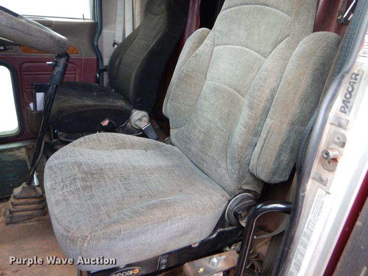 image for item DG0222 2006 Peterbilt 379 semi truck