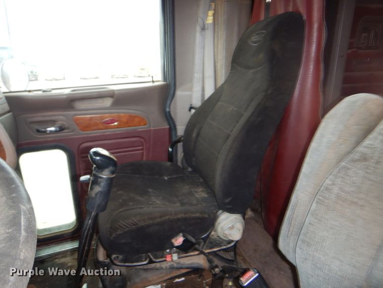 image for item DG0222 2006 Peterbilt 379 semi truck