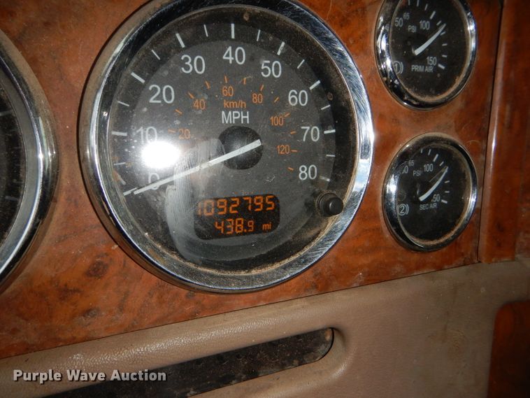 image for item DG0222 2006 Peterbilt 379 semi truck