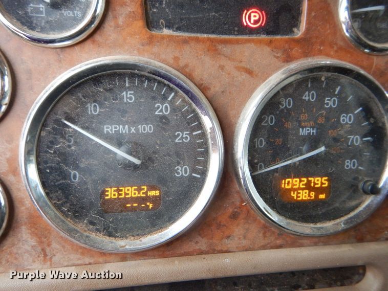 image for item DG0222 2006 Peterbilt 379 semi truck