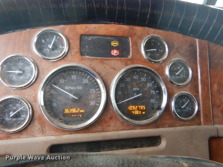 image for item DG0222 2006 Peterbilt 379 semi truck