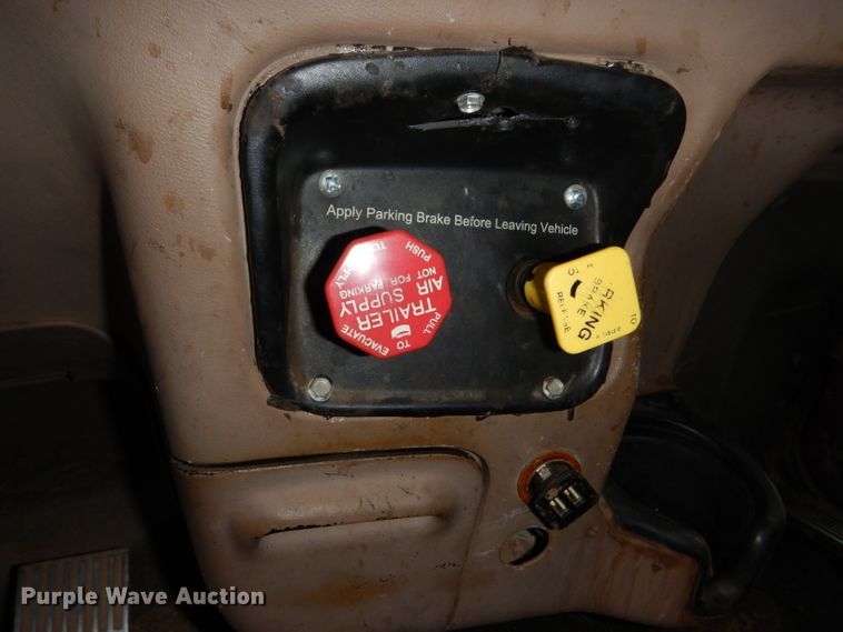 image for item DG0222 2006 Peterbilt 379 semi truck